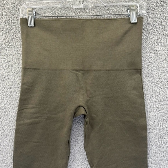 Spanx Look At Me Now Seamless High Waist
Cropped Leggings - Picture 4 of 6